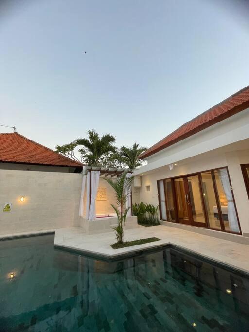 Villa Akmali Umalas 2Br With Private Pool & Jacuzzi تْشانغو المظهر الخارجي الصورة