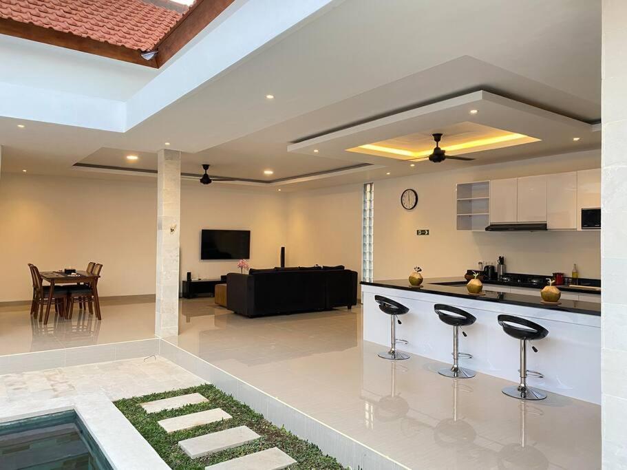 Villa Akmali Umalas 2Br With Private Pool & Jacuzzi تْشانغو المظهر الخارجي الصورة