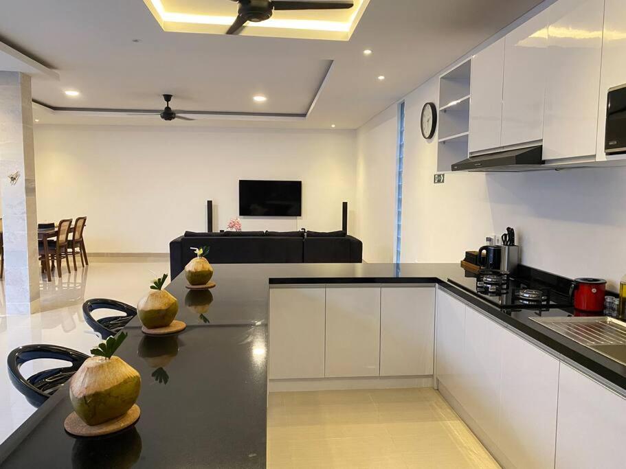 Villa Akmali Umalas 2Br With Private Pool & Jacuzzi تْشانغو المظهر الخارجي الصورة