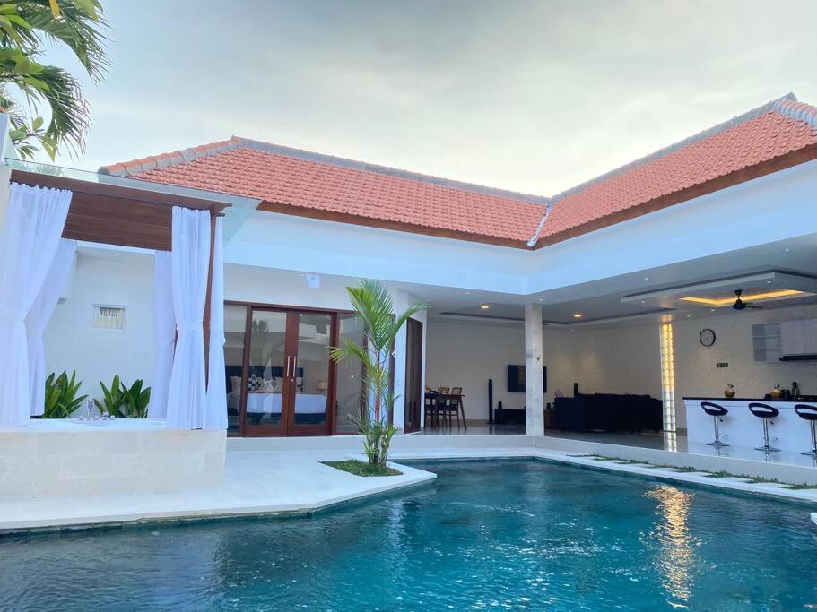 Villa Akmali Umalas 2Br With Private Pool & Jacuzzi تْشانغو المظهر الخارجي الصورة