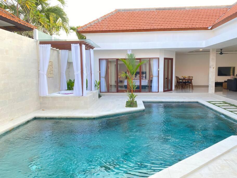 Villa Akmali Umalas 2Br With Private Pool & Jacuzzi تْشانغو المظهر الخارجي الصورة