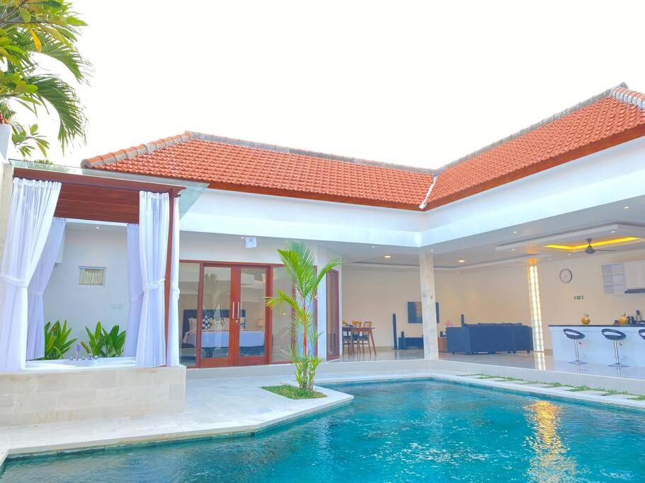 Villa Akmali Umalas 2Br With Private Pool & Jacuzzi تْشانغو المظهر الخارجي الصورة