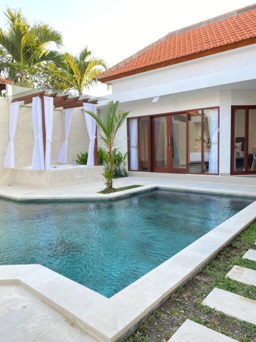 Villa Akmali Umalas 2Br With Private Pool & Jacuzzi تْشانغو المظهر الخارجي الصورة